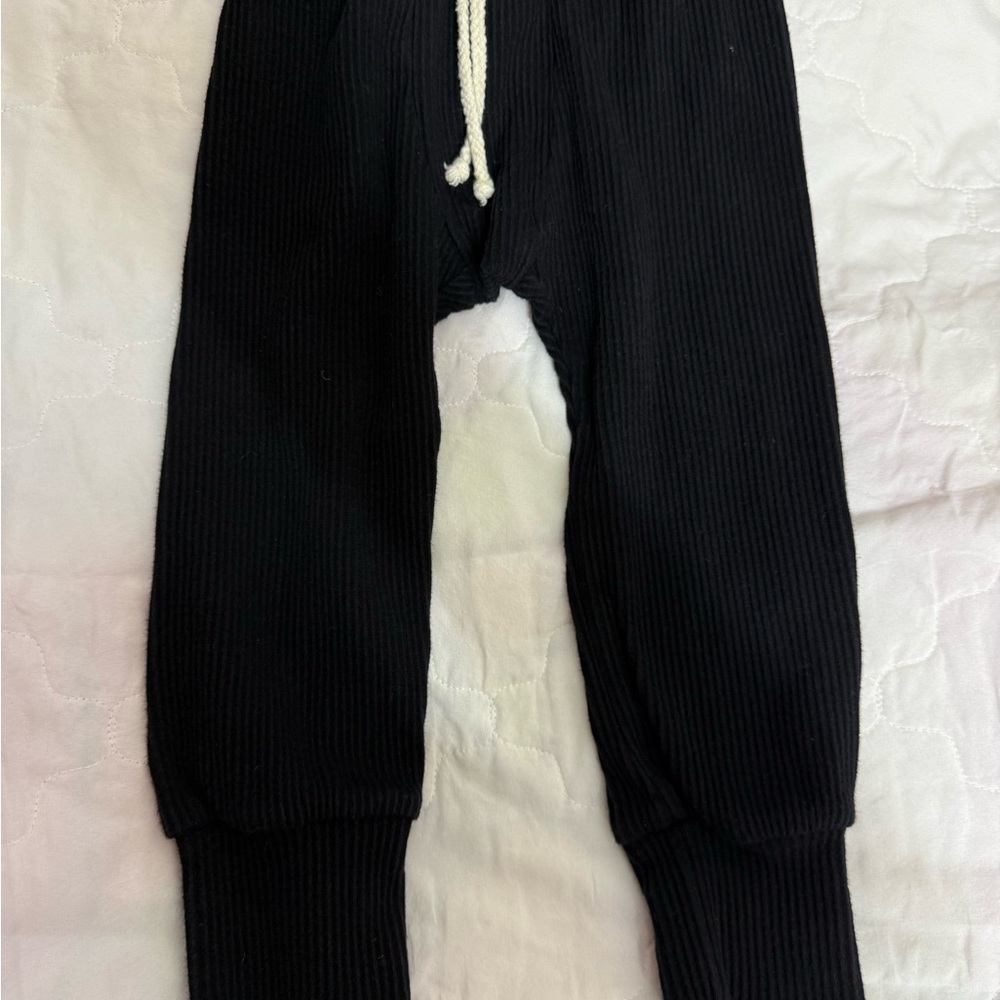 Litte One Shop Ribbed set size 4T - Picture 3 of 3